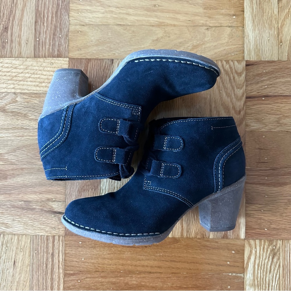 Clarks Carleta Lyon Navy Suede Shoes 6.5